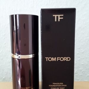 I'm Looking For Tom Ford Traceless Foundation Cool Beige Cool Almond Dune